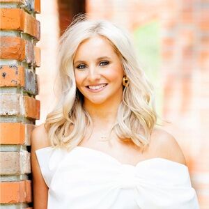 Meet your Posher, Elizabeth